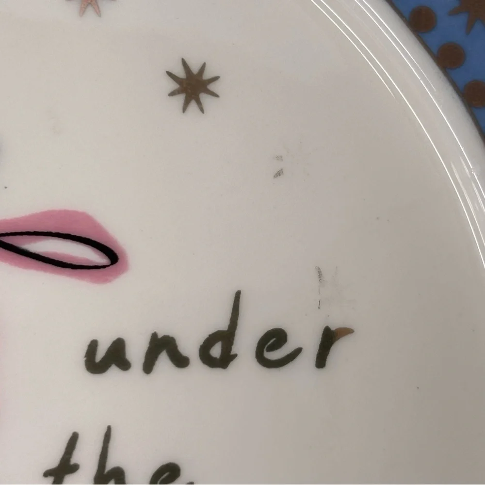 2 NEW ANTHROPOLOGIE CAROLINE HOLIDAY DESSERT PLATES Meet me under the mistletoe